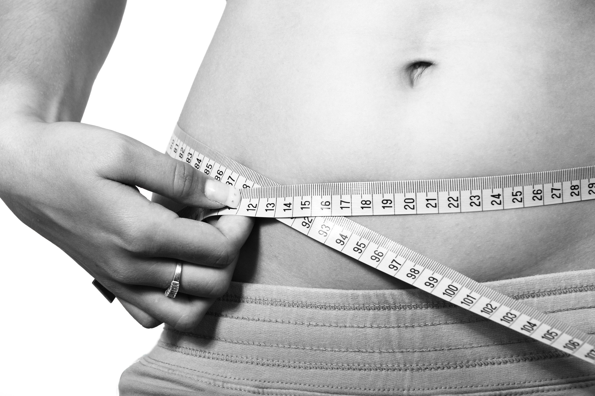 You are currently viewing Perdre 1 kg par semaine : Comment le faire en toute sécurité et les risques liés à une perte de poids rapide !
